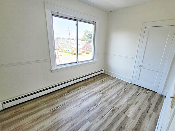 Building Photo - 544 Outwater Ln