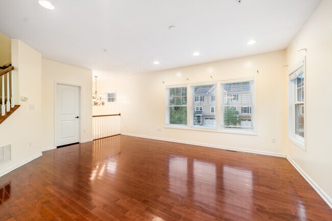 Building Photo - 3114 Raintree Dr