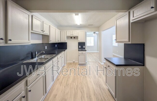 Foto del edificio - 5739 Bree Rd