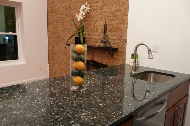 Foto del edificio - 625 Walton Ave