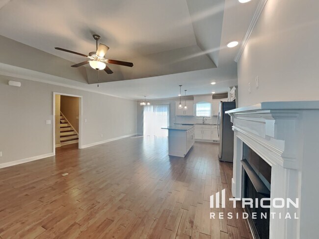 Building Photo - 704 Persimmon Pl