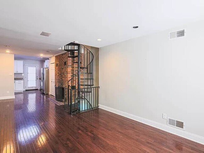 Foto del edificio - 748 McHenry St