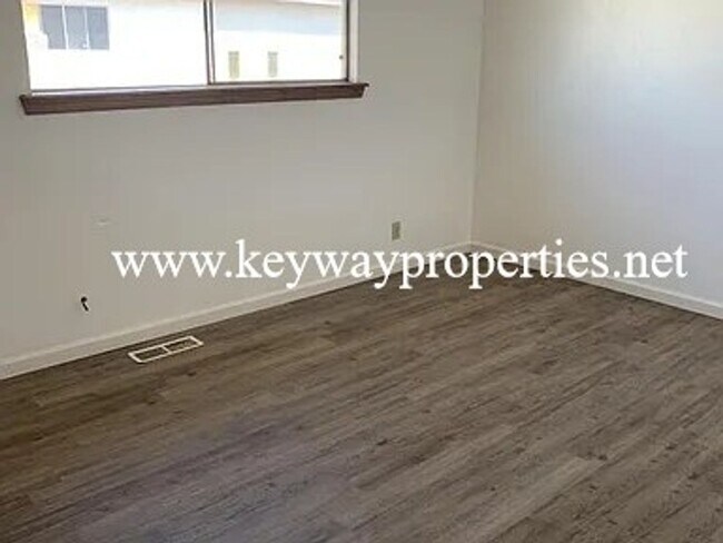 Building Photo - 808 Ortiz Dr SE