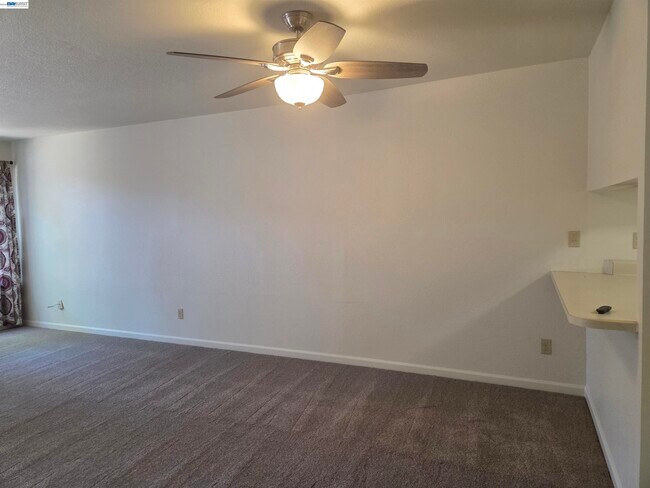 Foto del edificio - 7596 Silvertree Ln