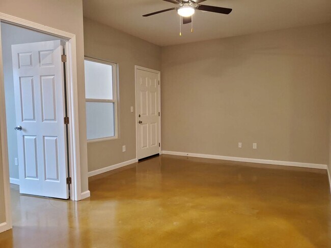 Foto del edificio - 3 bedroom 1 bath apartment located in Jackson, MO