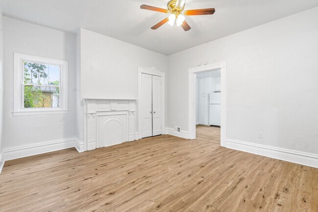 Building Photo - Fully Renovated 2 Bedroom House Just Off G...
