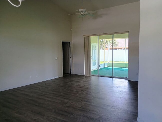 Building Photo - 3 bedroom 2 bathroom beautiful home