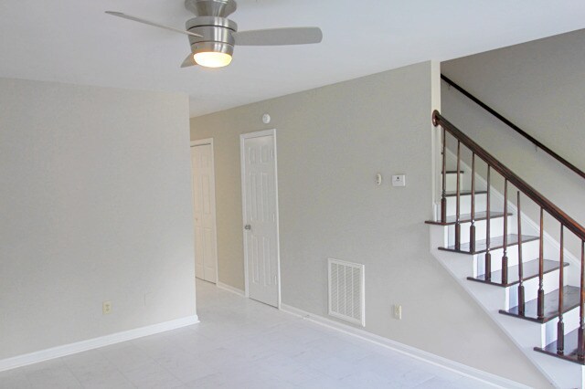 Building Photo - 2230 Summit Street Triplex