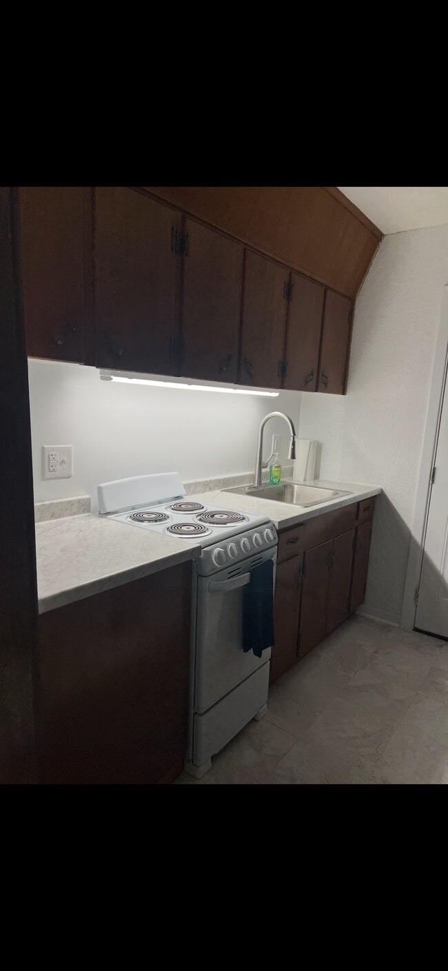 Building Photo - 1708 Holloman Dr