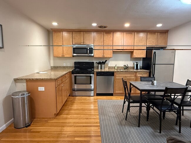 Building Photo - 205 Kent St