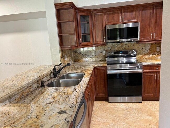 Foto del edificio - 2516 Centergate Dr
