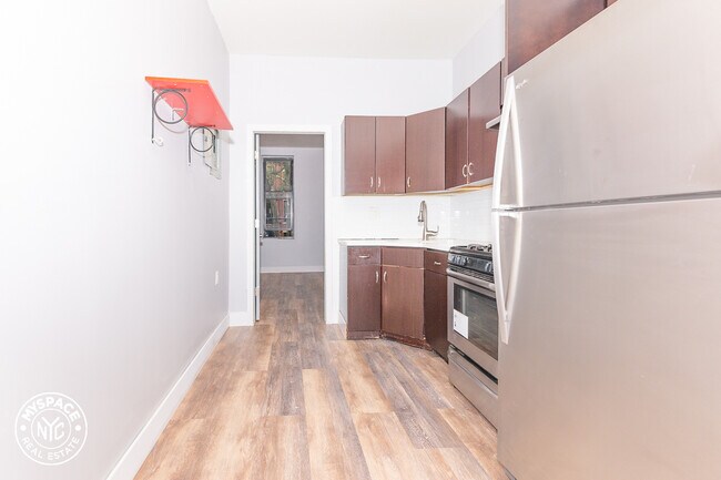 Building Photo - 477 Chauncey St