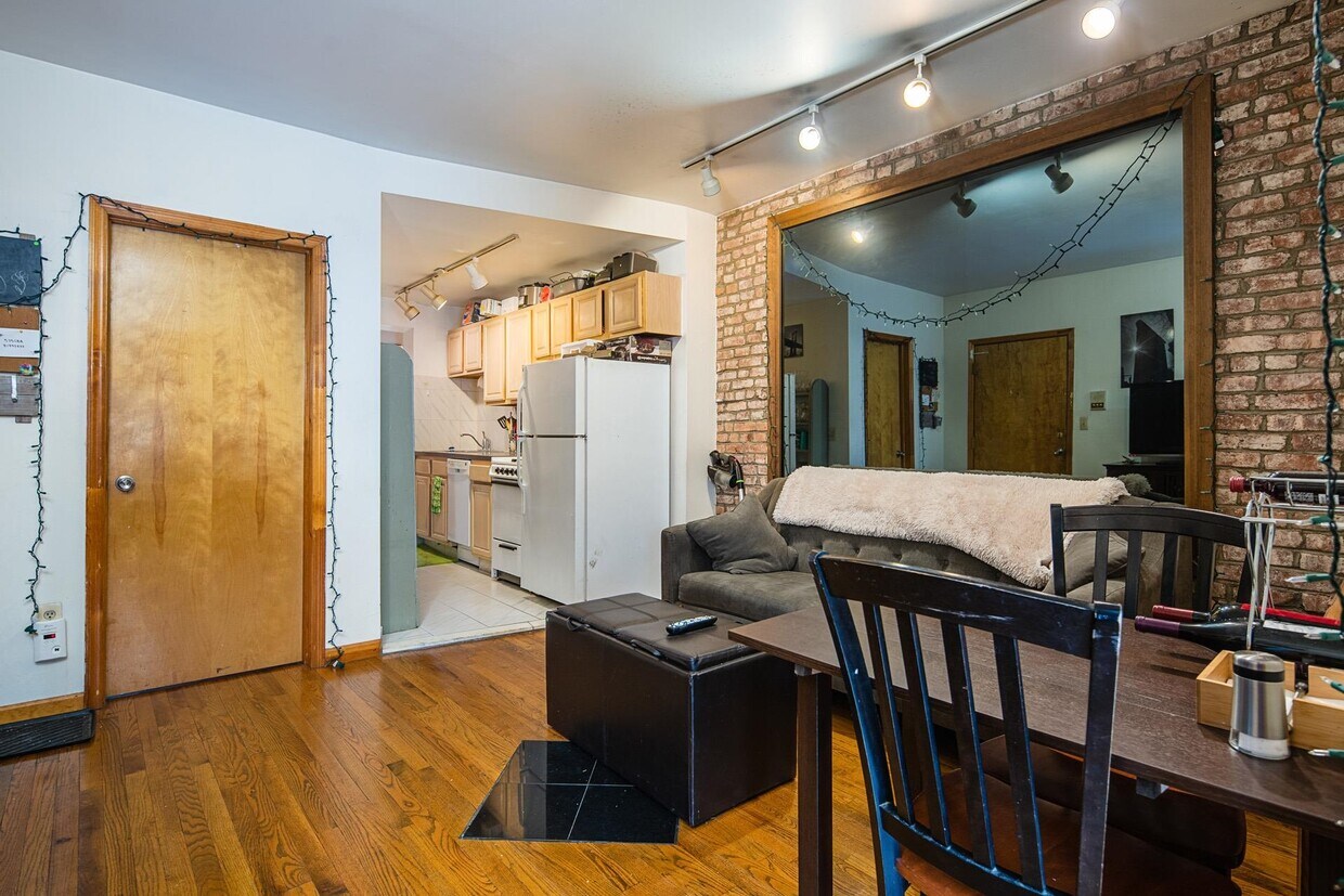 Primary Photo - 106 6th St