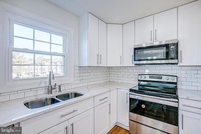 Foto del edificio - 8950 Cannon Ridge Dr