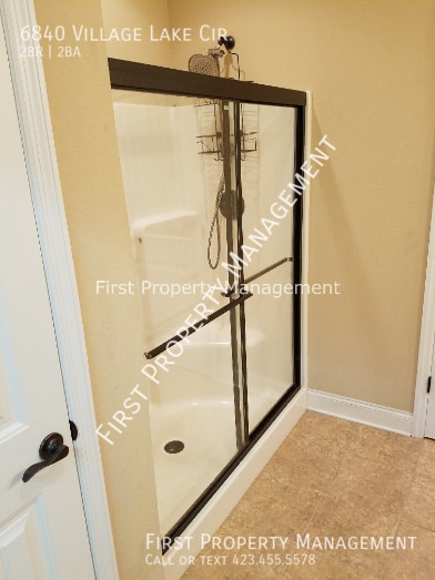 Building Photo - 6840 Village Lake Cir