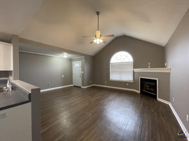 Foto del edificio - 308 Cosmos Ave