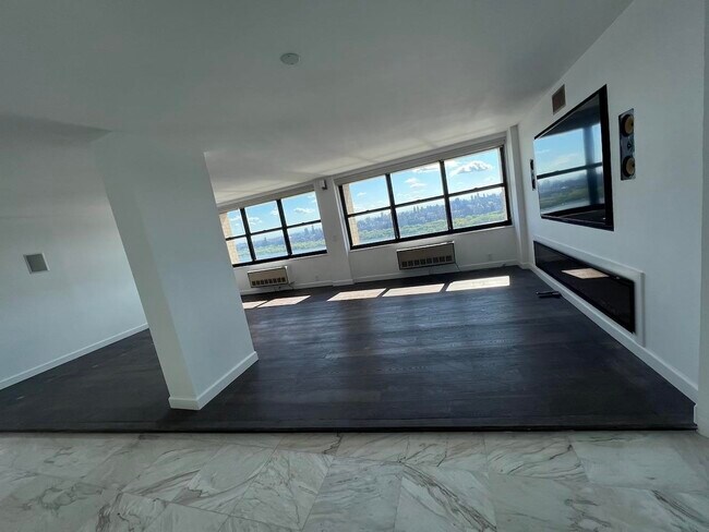 Foto del edificio - 7004 Boulevard E