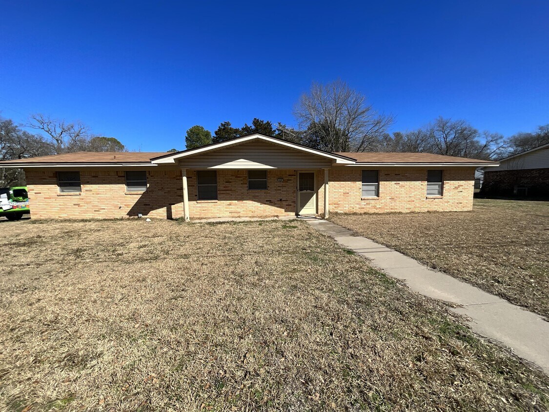 Primary Photo - 600 Sides Cir