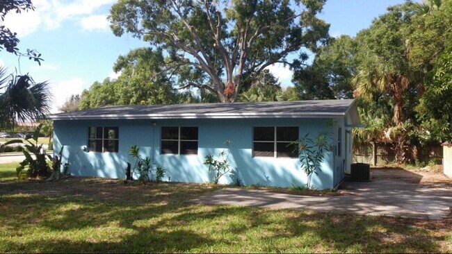 Building Photo - 420 N 7th St