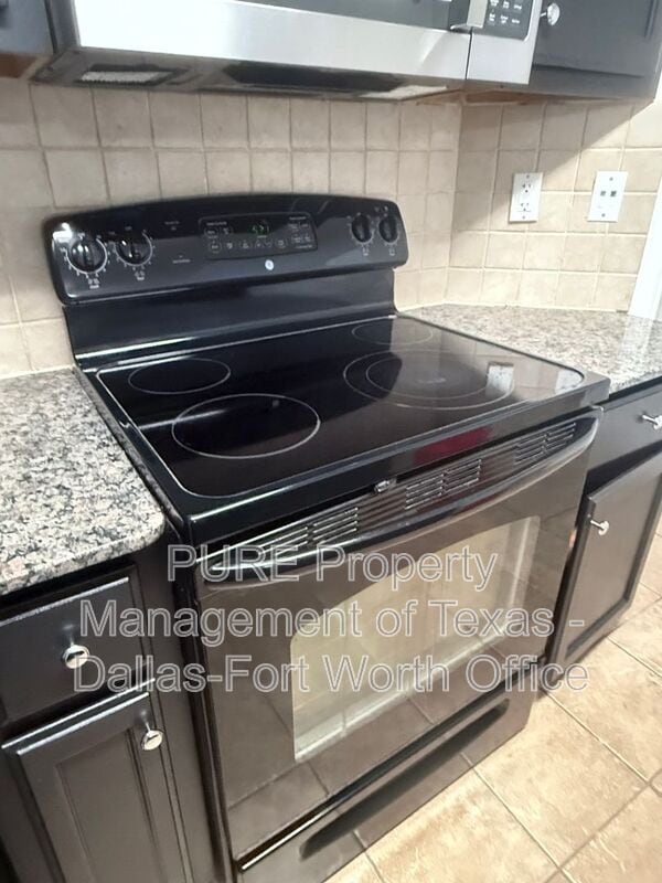 Building Photo - 529 Mast Ct