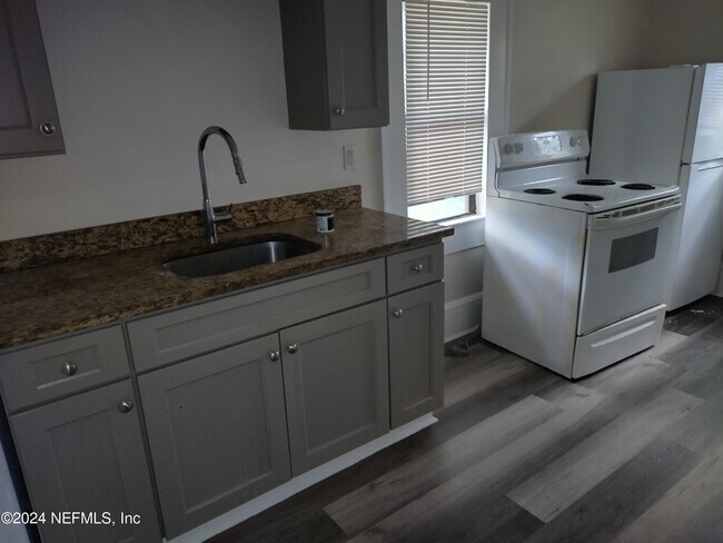 Building Photo - 3930 Notter Ave