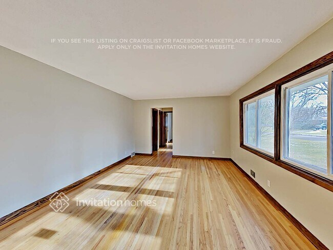 Building Photo - 3612 Commodore Dr