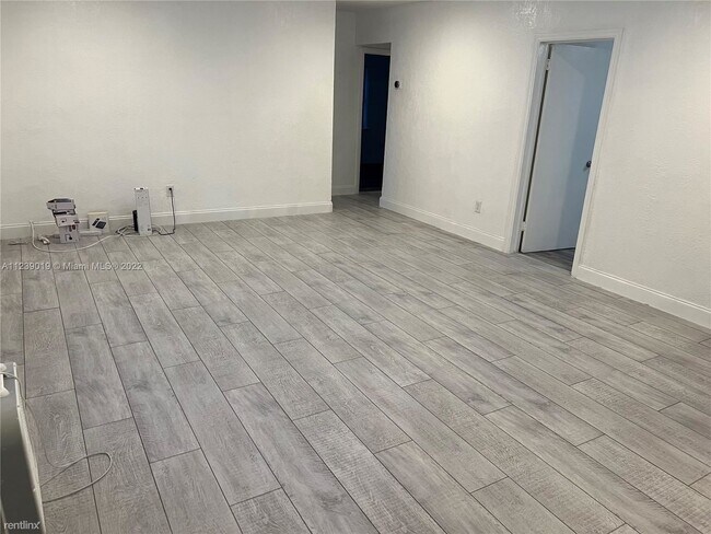 Foto del edificio - 3 br, 2 bath House - 2040 NE Miami Gardens...