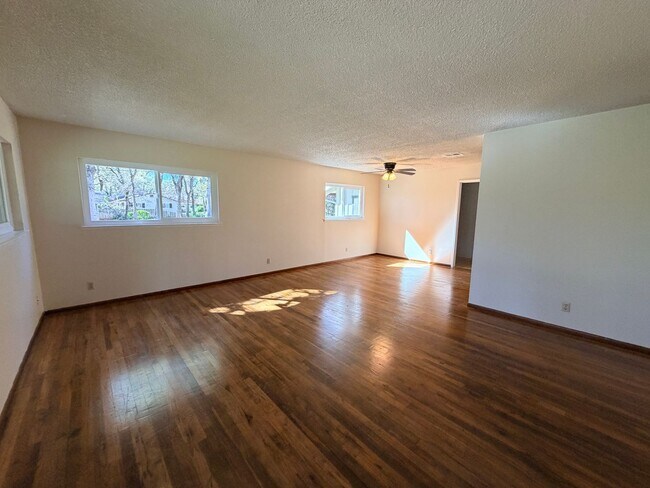 Foto del edificio - Just listed! Well maintained home in great location!