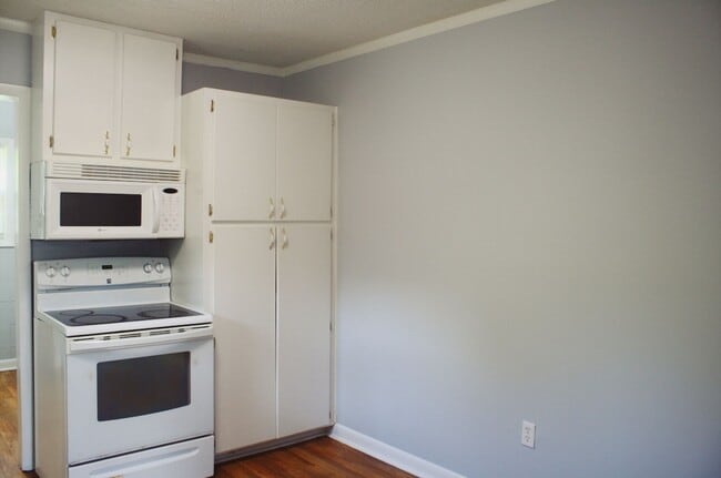 Building Photo - 1138 Whittle Dr SW