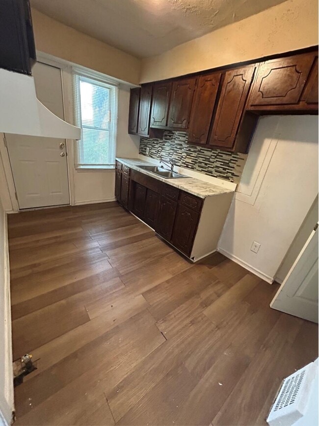 Building Photo - 2034 Ewald Cir
