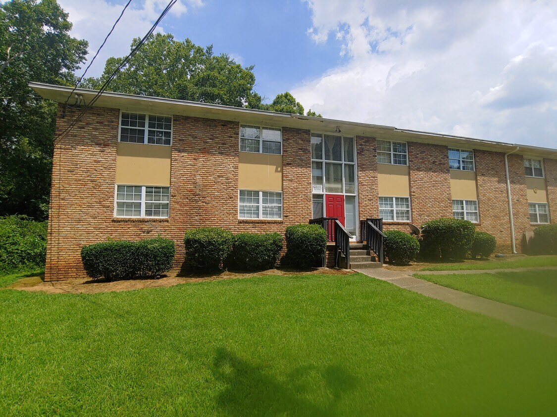 Primary Photo - 1584 Line St