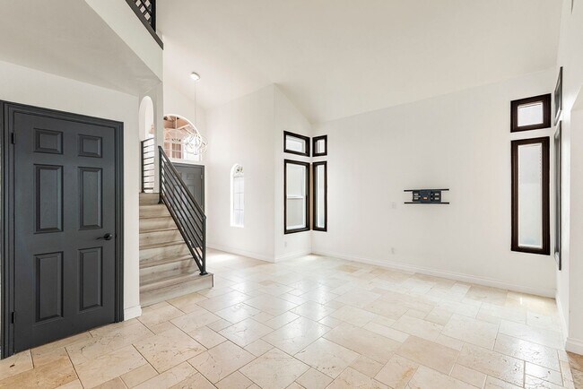 Foto del edificio - 13960 Carmel Ridge Rd