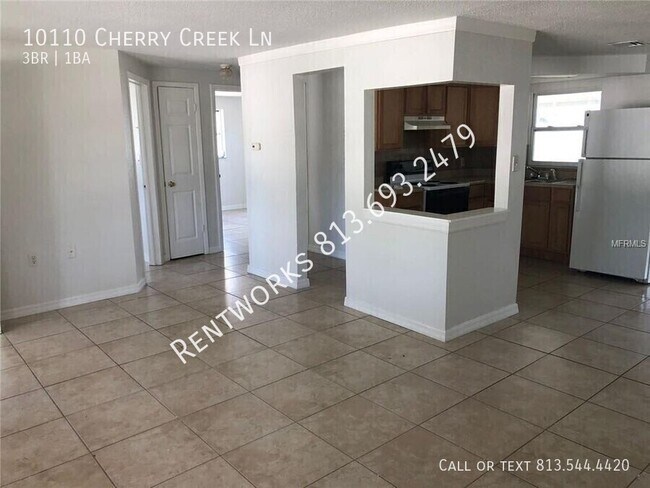 Foto del edificio - 10110 Cherry Creek Ln