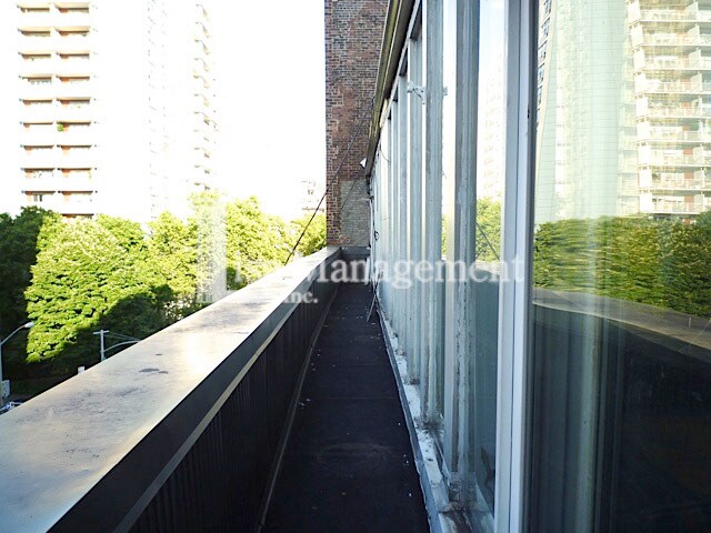 Building Photo - 144 Bleecker St