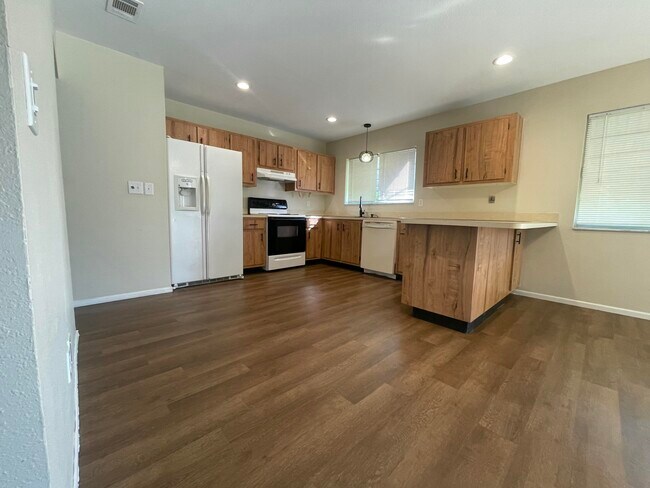 Building Photo - 1849 SE Rainier Rd