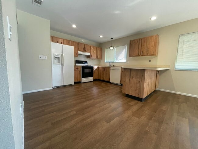 Foto del edificio - 1849 SE Rainier Rd