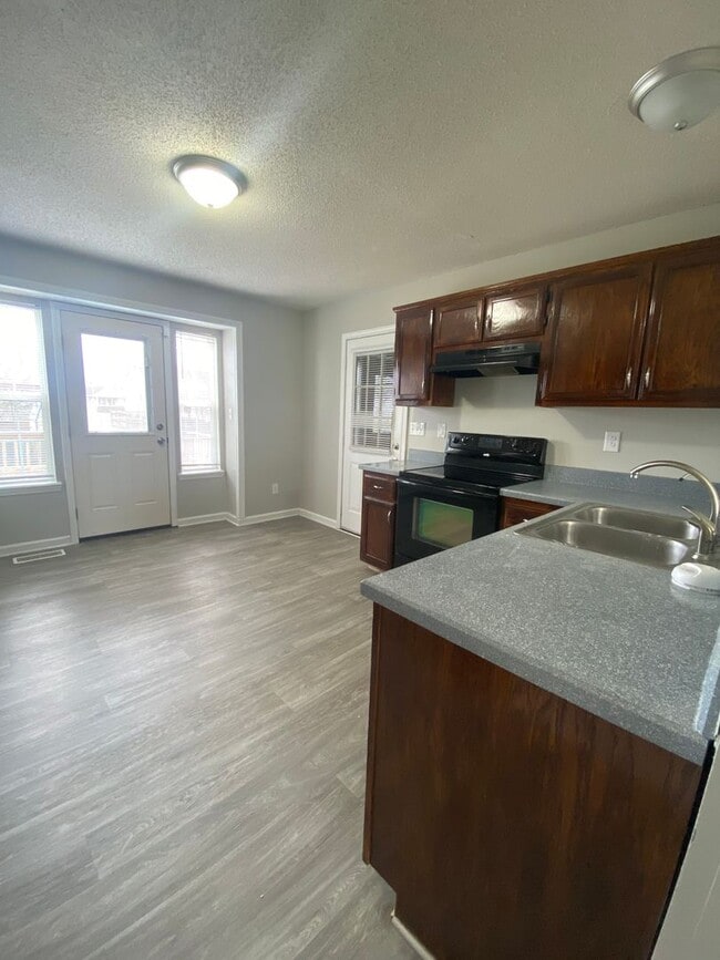 Building Photo - Cute Ranch Rental