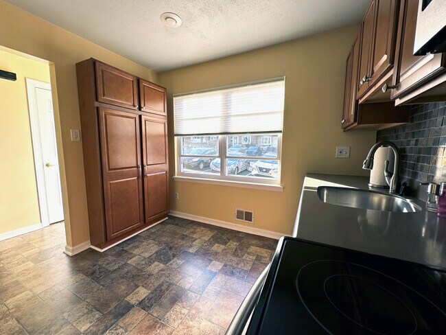 Building Photo - 368 Dartmouth Ct