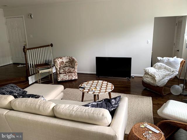 Foto del edificio - 4651 Longstreet Ln