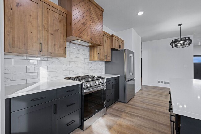 Foto del edificio - NEW BUILD 3-BED, 2-BATH UPSTAIRS DUPLEX UN...