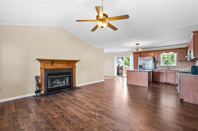 Open Concept - 400 Kant Pl