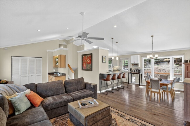Foto del edificio - 6 Hunters Ridge Dr