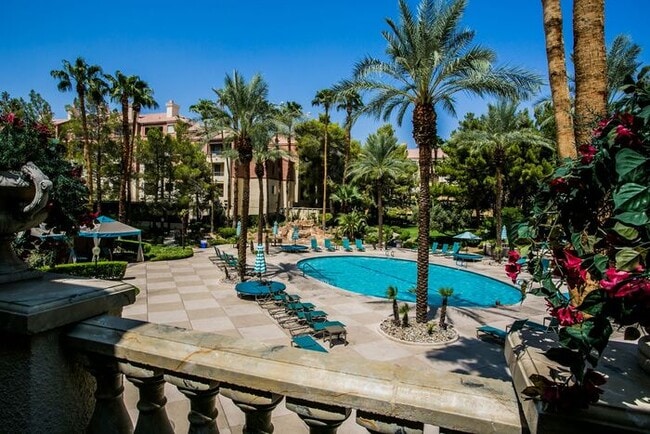 Building Photo - Fabulous 1Bdm 1Ba Condo in the Highly Desi...
