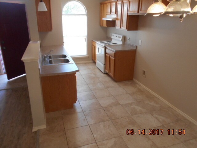 Building Photo - Makeover Beauty Southwest Lubbock