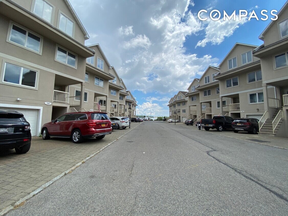 210 Outlook Ave, The Bronx, NY 10465 Townhome Rentals in The Bronx NY