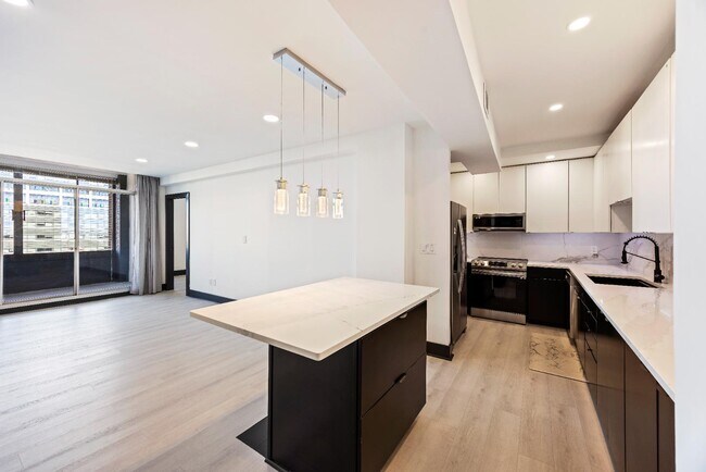 Foto del edificio - 14 Lockwood Dr