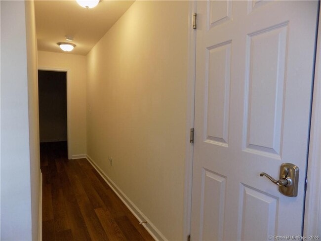 Building Photo - 6 Barnum Ct