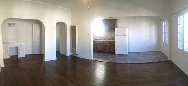 Building Photo - 625 S Cochran Ave