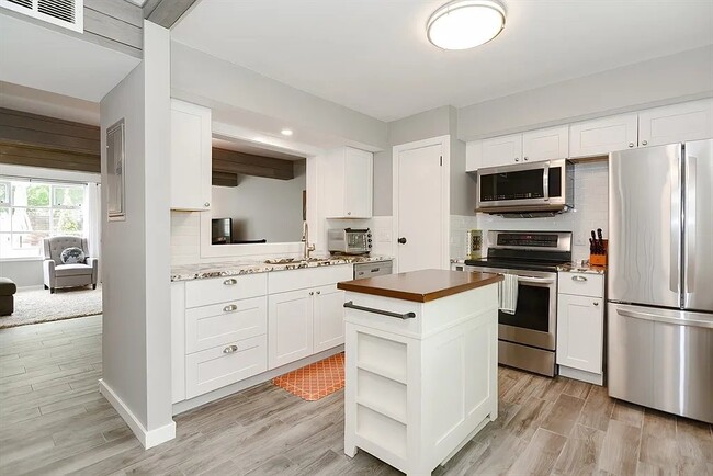 Photo - 202 Windsor Dr N (Framingham, MA) Townhome