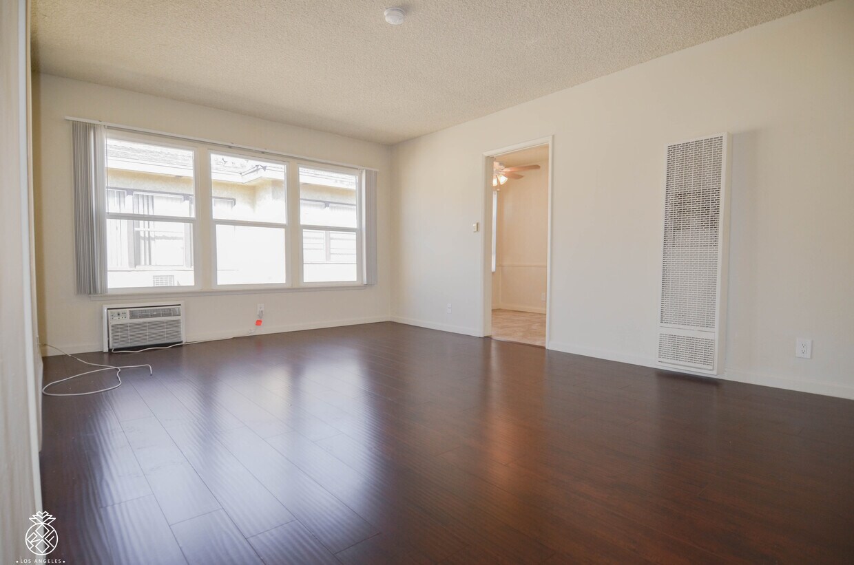 Foto principal - 444 S Manhattan Pl